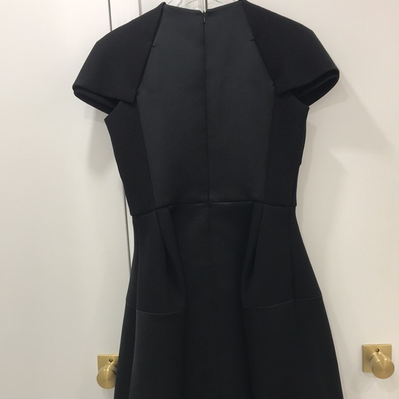 Dice kayek designer dress with embellishments - Picture 3 of 9